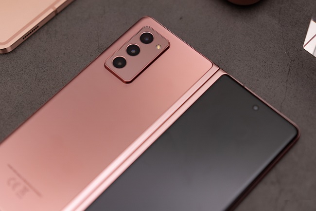 Galaxy Z Fold 2 5G có màu Đồng huyền bí sang trọng