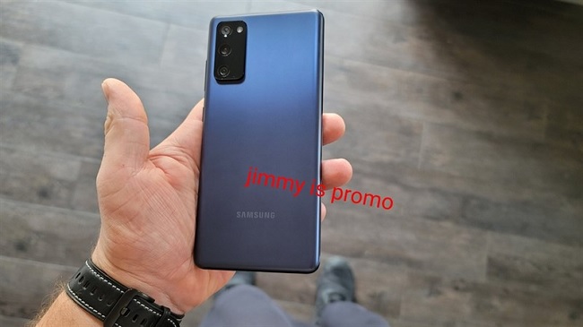Lộ hình ảnh trên tay Galaxy S20 FE 5G trên Twitter