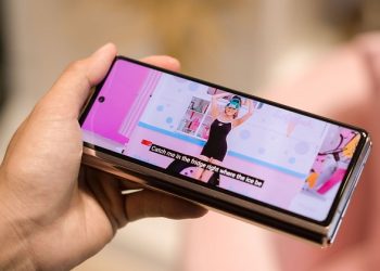 Trên tay Samsung Galaxy Z Fold 2: Thiết kế cải tiến, đột phá về bản lề với cơ chế gập thoải mái, giá gần 50 triệu đồng