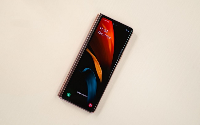 Màn hình ngoài có kích thước 6.2 inch