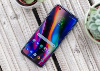 Trên tay Motorola Moto G 5G Plus: hai camera selfie độc đáo, pin khỏe, cấu hình “ngon”, giá từ 9,1 triệu đồng