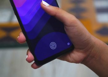 Realme 7 Pro được trang bị cảm biến vân tay dưới màn hình. Cảm biến dạng quang học nên tốc độ nhận diện nhanh và chính xác. Ngoài ra, máy còn được tích hợp thêm tính năng mở khóa bằng nhận diện khuôn mặt