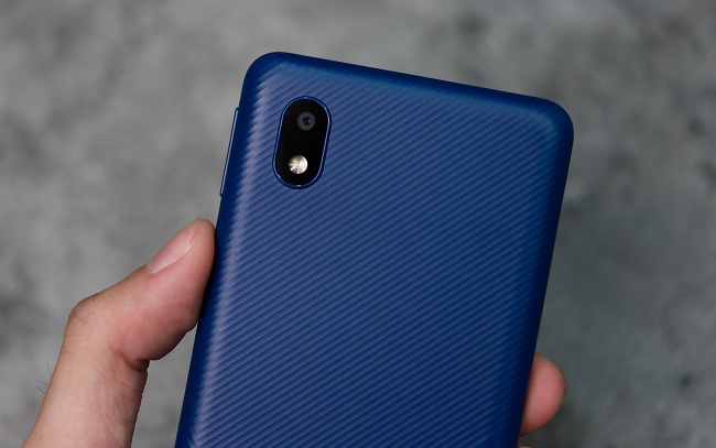 Galaxy A01 Core sở hữu duy nhất duy nhất một camera chính ở phía sau đi kèm đèn flash LED