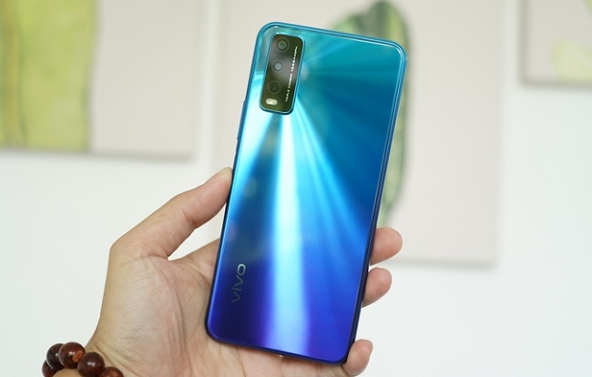 Vivo Y20 có hai phiên bản màu Trắng Tinh Sương và Xanh Thiên Tú