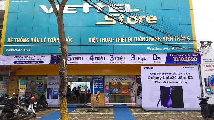 Tại các siêu thị, công tác chuẩn bị khai mạc lễ trả hàng và mở bán Galaxy Note 20 Ultra 5G màu Đen kim cương đã sẵn sàng