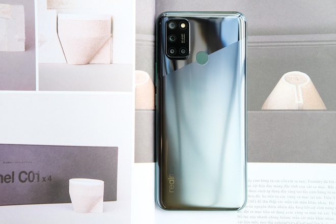 Cận cảnh Realme 7i với ngoại hình bắt mắt