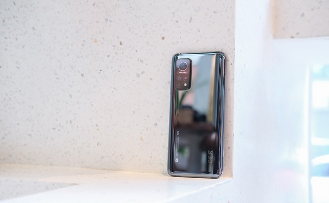 Máy sở hữu viên pin khủng 5.000 mAh