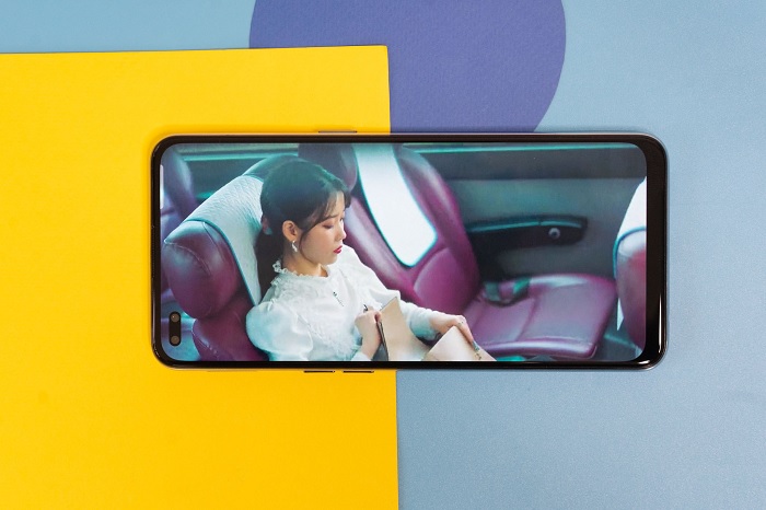Smartphone này có màn hình khá lớn, có độ phân giải cao sống động, sắc nét