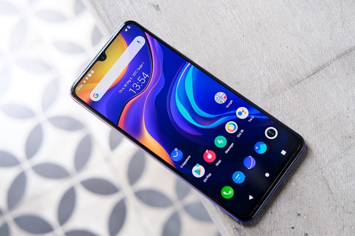 Mặt trước của máy