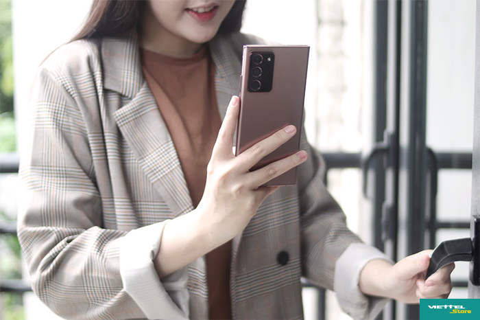 Lịch họp dày đặc cùng các chuyến công tác trở nên thư thái hơn khi có Galaxy Note20 Ultra trên tay. Sự cố laptop cũng không thể làm khó bạn!