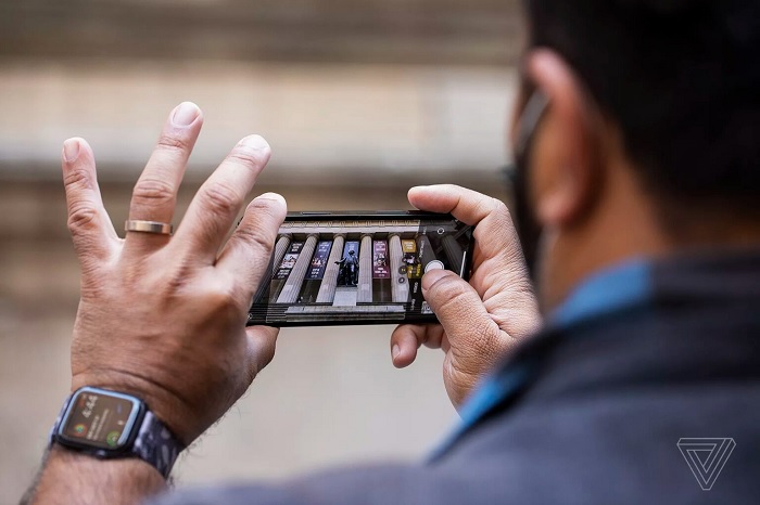 iPhone 12 được trang bị chiup U1 rất có hữu ích cho tính năng AirDrop, nhưng đó sẽ là chuyện của tương lai