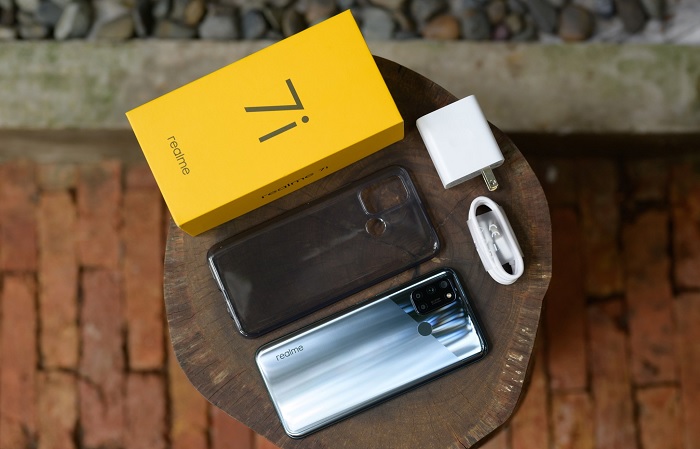 Phụ kiện đầy đủ đi kèm hộp đựng Realme 7i