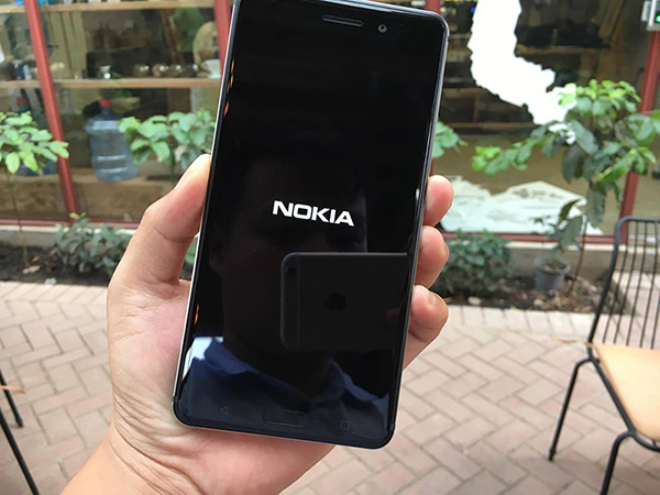 Khởi động lại điện thoại Nokia