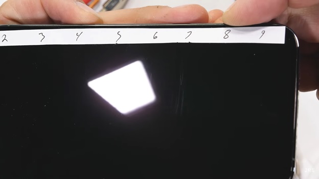 Cấp độ 6 và 7 các vết xước xuất hiện sâu và rõ nét hơn