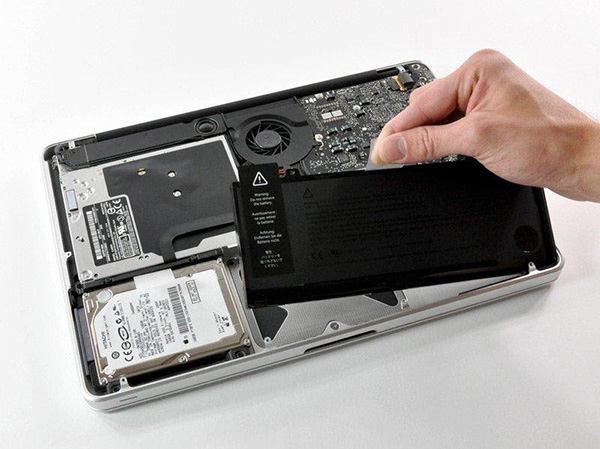 Laptop pin liền có thay được không?