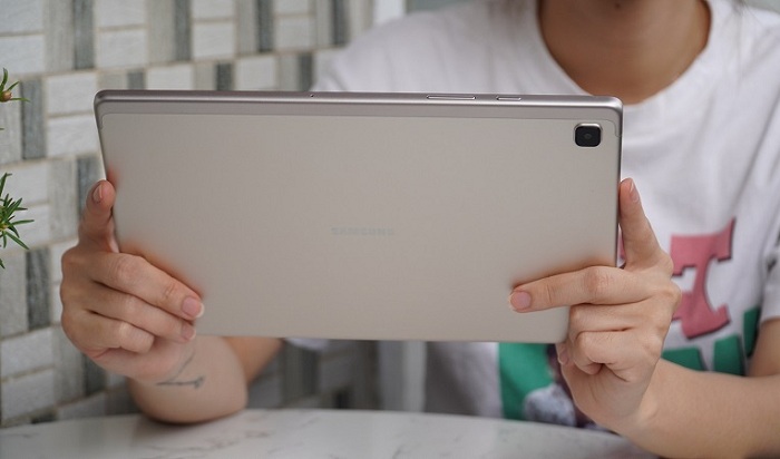 Thiết kế Galaxy Tab A7 đỉnh cao, thân máy mỏng cho cảm giác cầm nắm thoải mái