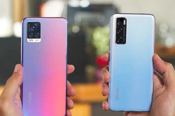 Vivo V20 SE bên phải và vivo V20 bên trái