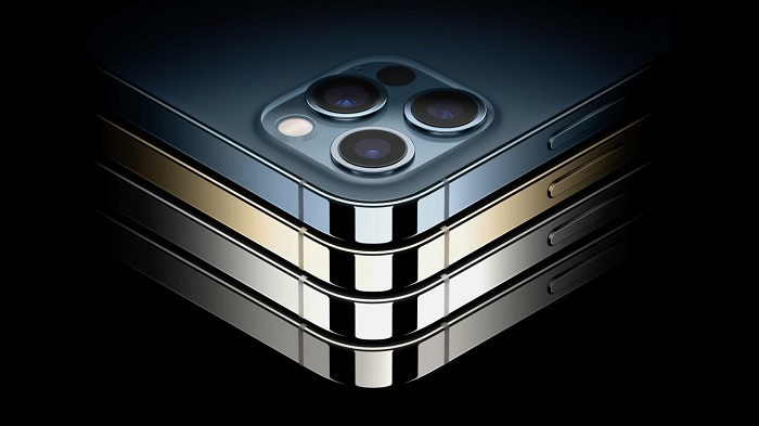 Cả hai đều sở hữu cụm 3 camera mặt sau