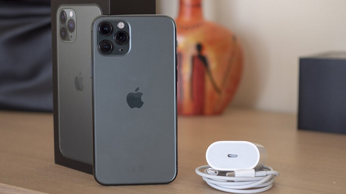 iPhone 11 Pro được trang bị củ sạc nhanh 18W