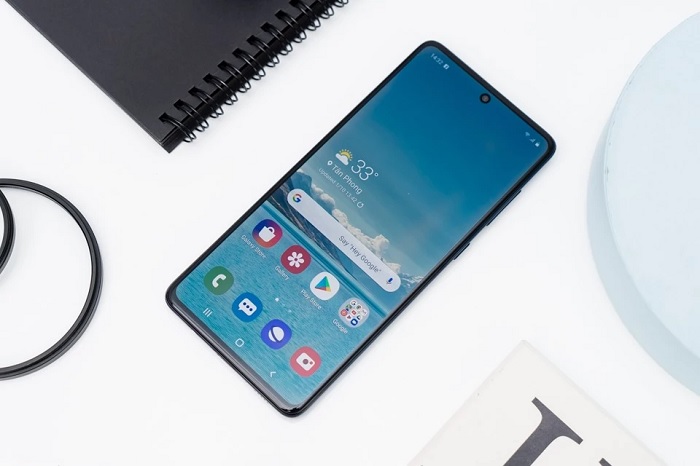 Màn hình Galaxy A7 kích thước 6.7 inch