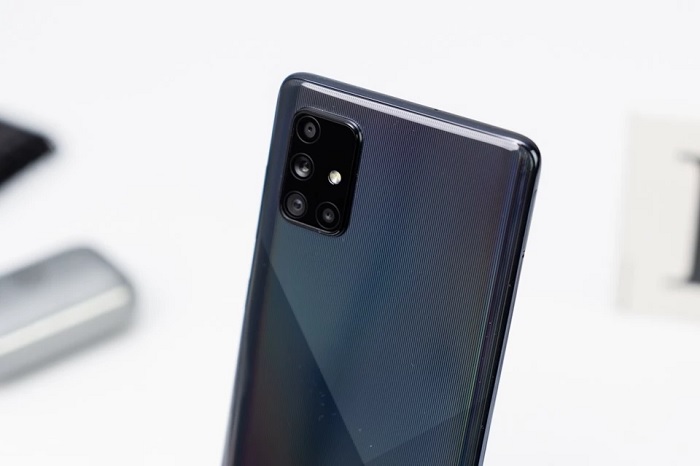 Galaxy A71 có số lượng nhiều camera hơn nhưng về khả năng chụp ảnh không tốt bằng S20 FE