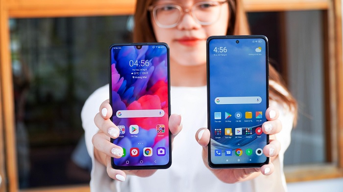 Vsmart Aris bên trái và Poco X3 bên phải