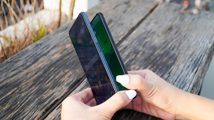 Poco X3 cao và có phần cằm mỏng hơn Vsmart Aris