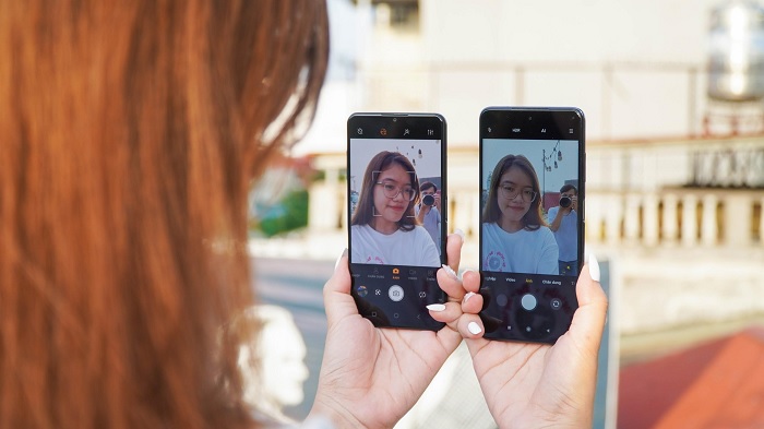 Camera selfie trên cả 2 máy đều có độ phân giải 20MP và hỗ trợ nhiều chế độ làm đẹp