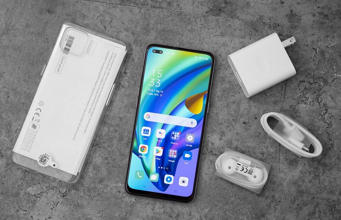 OPPO A93 có kích thước màn hình lớn hơn chút xíu (6.43inch) và kích cường lực Glass 3+