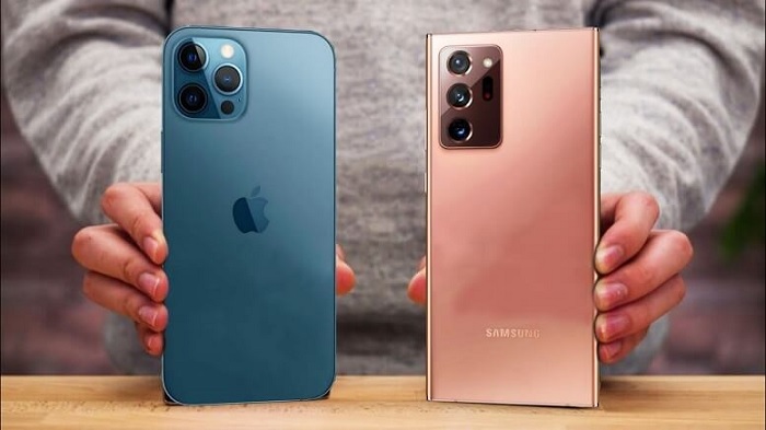 iPhone 12 Pro bên trái và Galaxy Note 20 Ultra bên phải