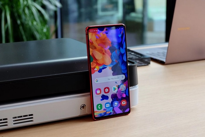Màn hình 120Hz là một trong những tính năng cao cấp trên Galaxy S20 FE