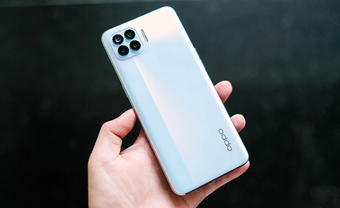 Mặt lưng nổi bật với module chứa 4 camera