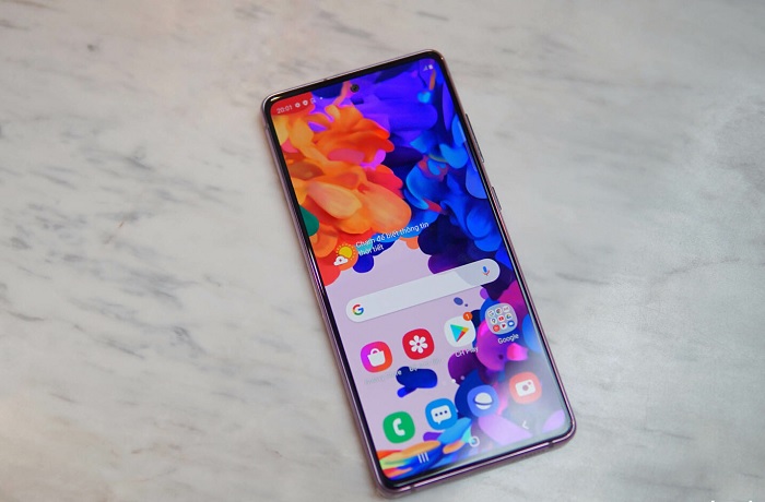 Khả năng hiển thị của màn hình tương đối tốt mặc dù chắc chắn còn kém hơn so với S20 hay S20+