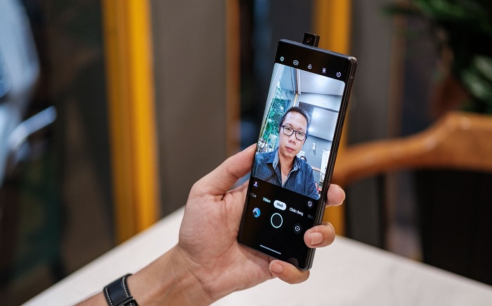 Ở trạng thái bình thường, camera selfie cũng hoạt động bình thường