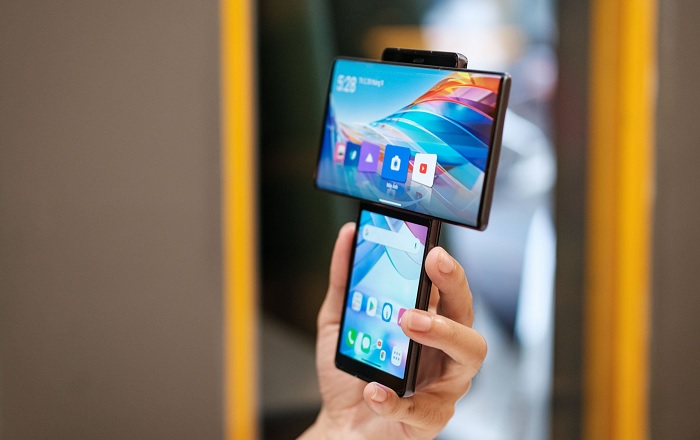 LG Wing với màn hình xoay tạo thành chữ thập