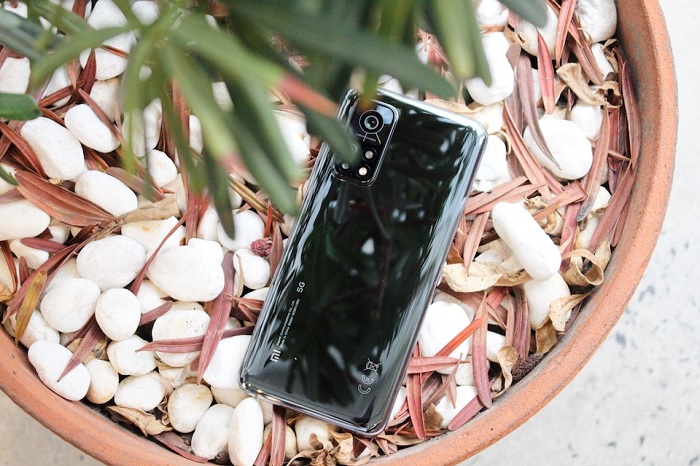 Mặt lưng của máy rất sang trọng và tinh tế