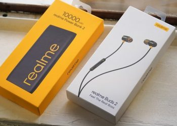 Trên tay bộ quà khi mua Realme 7i