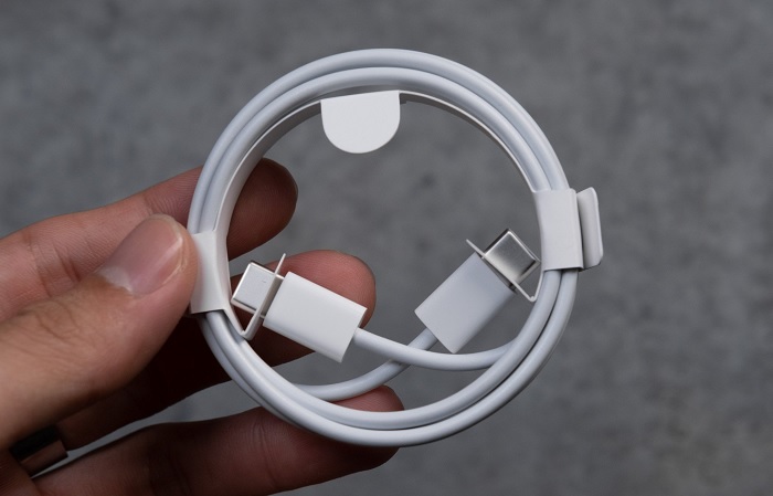 Cáp USB-C của iPad Air 4 như trên hộp iPad Pro, công suất của cáp này truyền tải là 100W, rất xịn, bạn nên giữ gìn xài cáp này