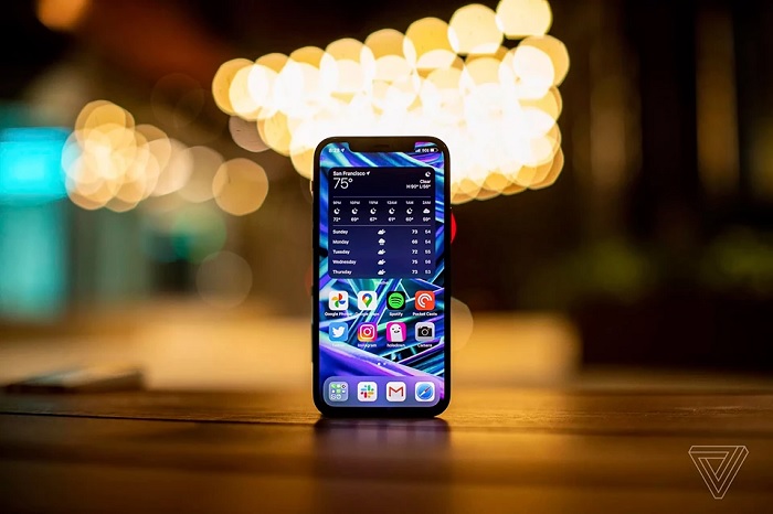 iPhone 12 được bán với giá 799 USD, mức giá tốt hơn rất nhiều so với iPhone 12 Pro