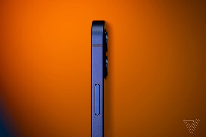 Cạnh phải của iPhone 12