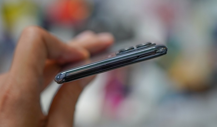 Đỉnh máy có thêm 1 micro
