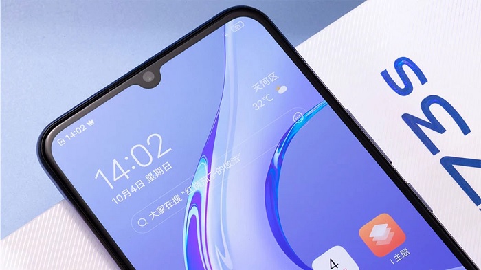 Máy còn được tích hợp công nghệ sạc nhanh 18W cho phép sạc đầy từ 0% lên 100% chỉ sau 90 phút