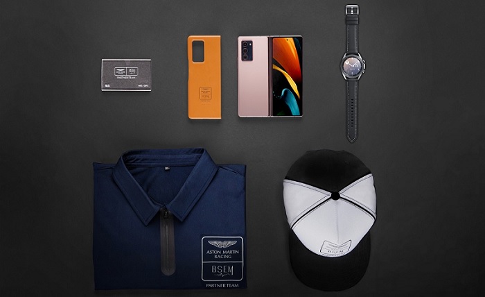 Các phụ kiện đi kèm Galaxy Z Fold 2 Aston Martin