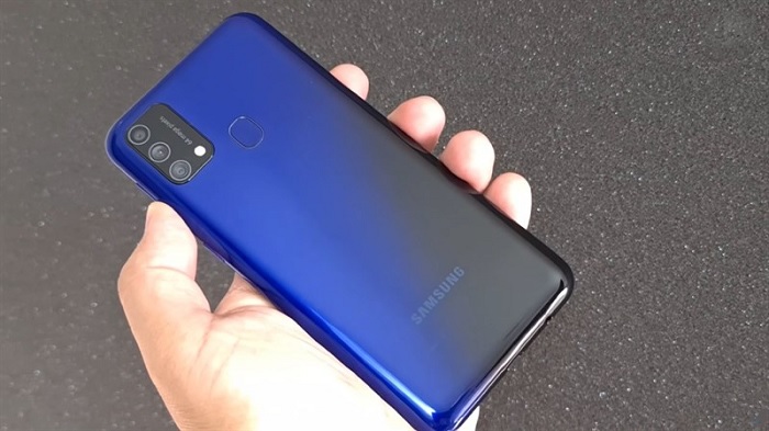 Mặt sau của Galaxy M21s