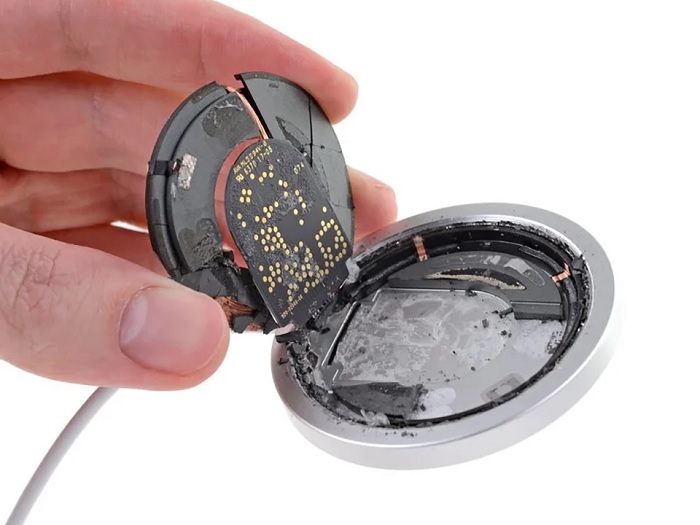 Bộ sạc MagSafe được gắn nam châm bên trong