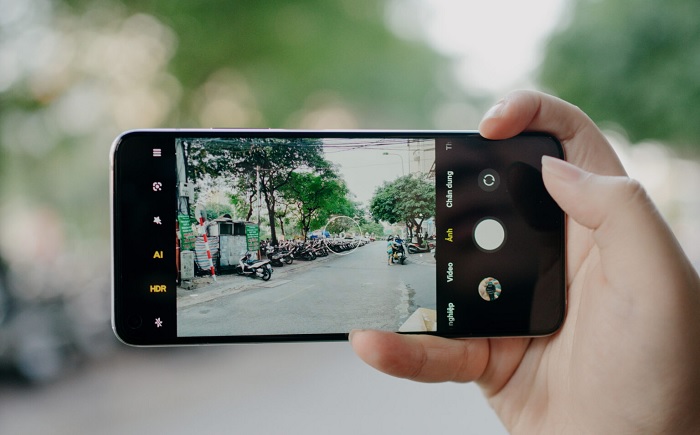 Giao diện camera Mi 10T Pro được thiết kế tương tự các mẫu điện thoại khác của Xiaomi. Người dùng có 5 lựa chọn gồm: Chuyên nghiệp, Ảnh, Video, Chân dung và Thêm. Các lựa chọn này được sắp xếp thành 1 hàng ngang và chỉ cần vuốt là chọn được chế độ mong muốn