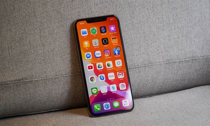 iPhone 11 Pro Max đang chạy trên iOS 14.2