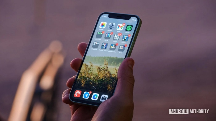 iPhone 12 mini trang bị màn hình kích thước 5.4 inch