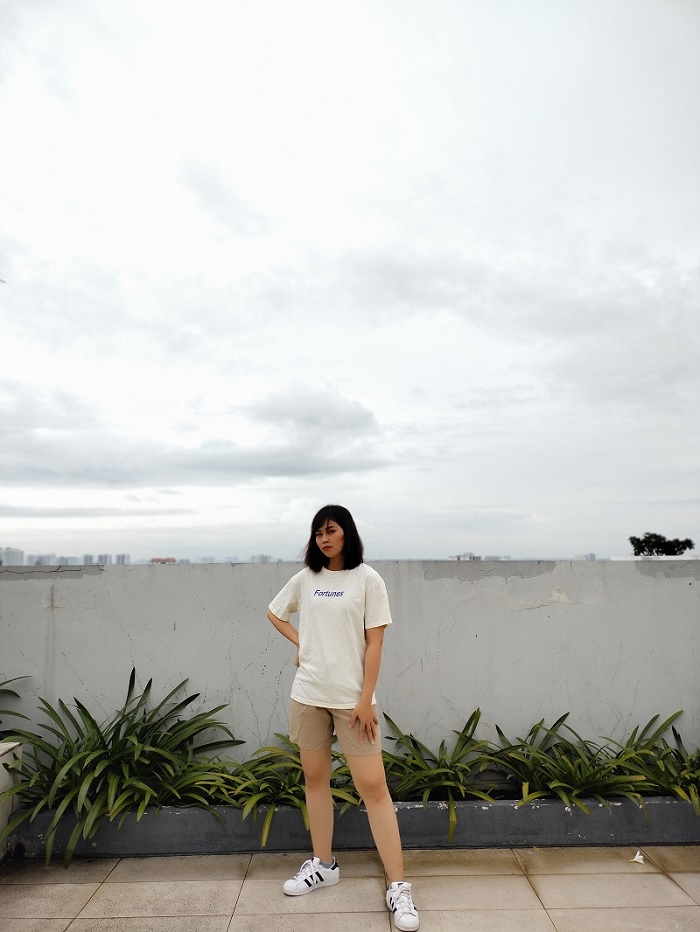 Ảnh chụp từ camera sau trong điều kiện đủ sáng, chế độ tự động