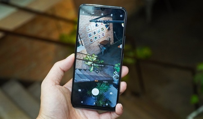 Màn hình được thiết kế dạng giọt nước